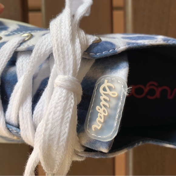 Sugar Festival Tie Dye Lace-Up Sneakers Blue Size 8 NWOT In Box - Picture 9 of 12